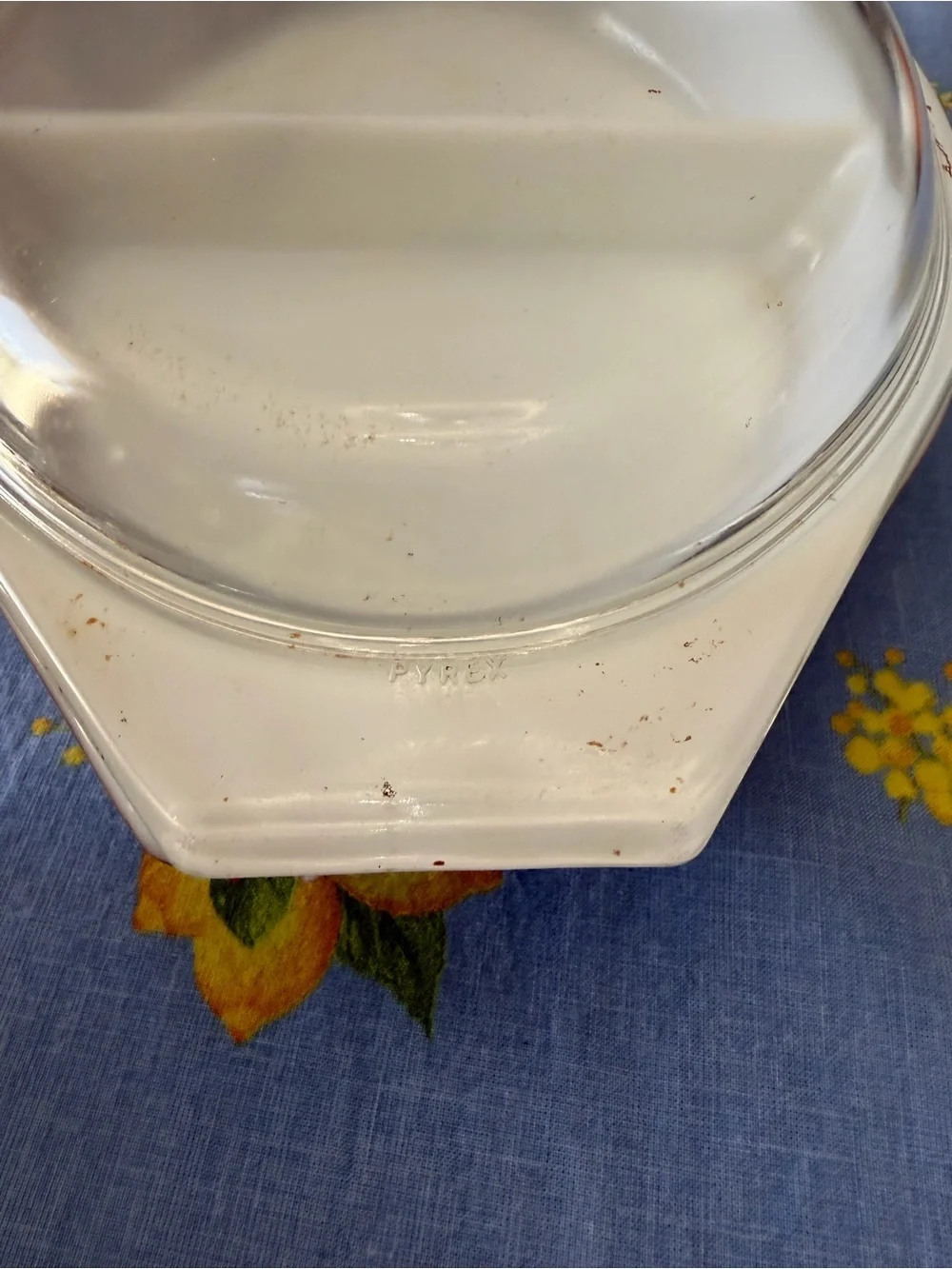 Pyrex Brown Glass Casserole Dish with Clear Lid vintage - Picture 5 of 11